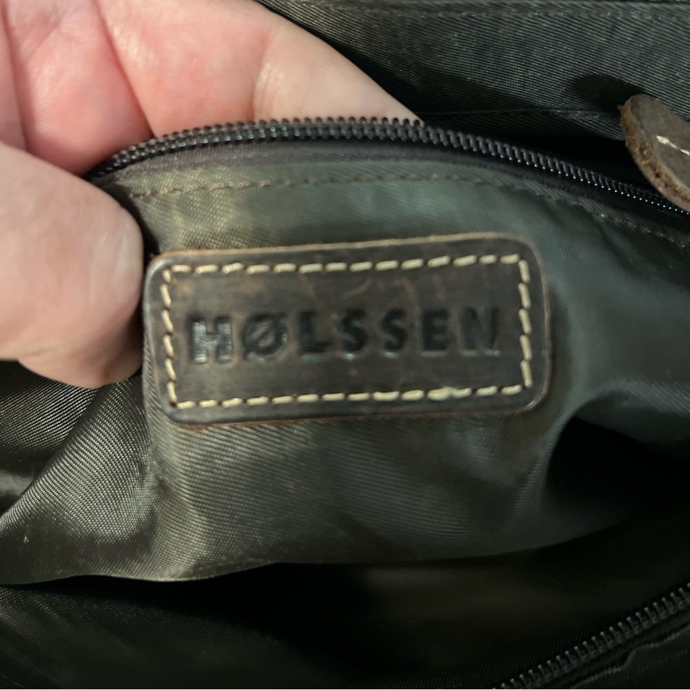 Beautiful Leather “LATHAN” Holssen Messenger bag. Love this bag.